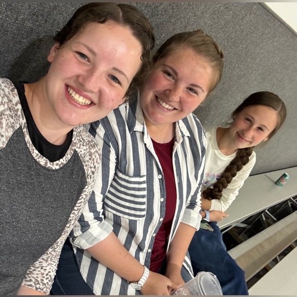 Meet your Posher, Faith - Picture 2 of 16